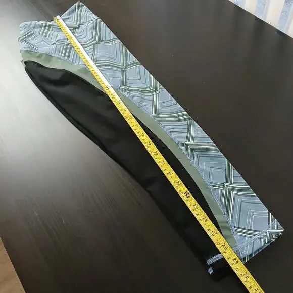 Victoria Sport VSX Knockout Capri Leggings M geometric color block activewear - Picture 11 of 12